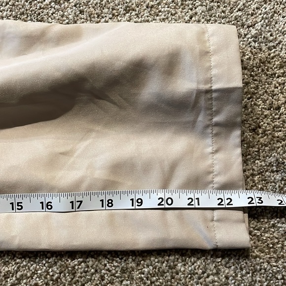 The North Face woman’s Khaki Capris Size Small - Picture 10 of 10
